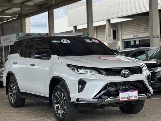TOYOTA HILUX SW4 2.8 D-4D TURBO DIESEL DIAMOND 7L 4X4 AUTOMÁTICO TOYOTA HILUX SW4 2.8 D-4D TURBO DIESEL DIAMOND 7L 4X4 AUTOMÁTICO
